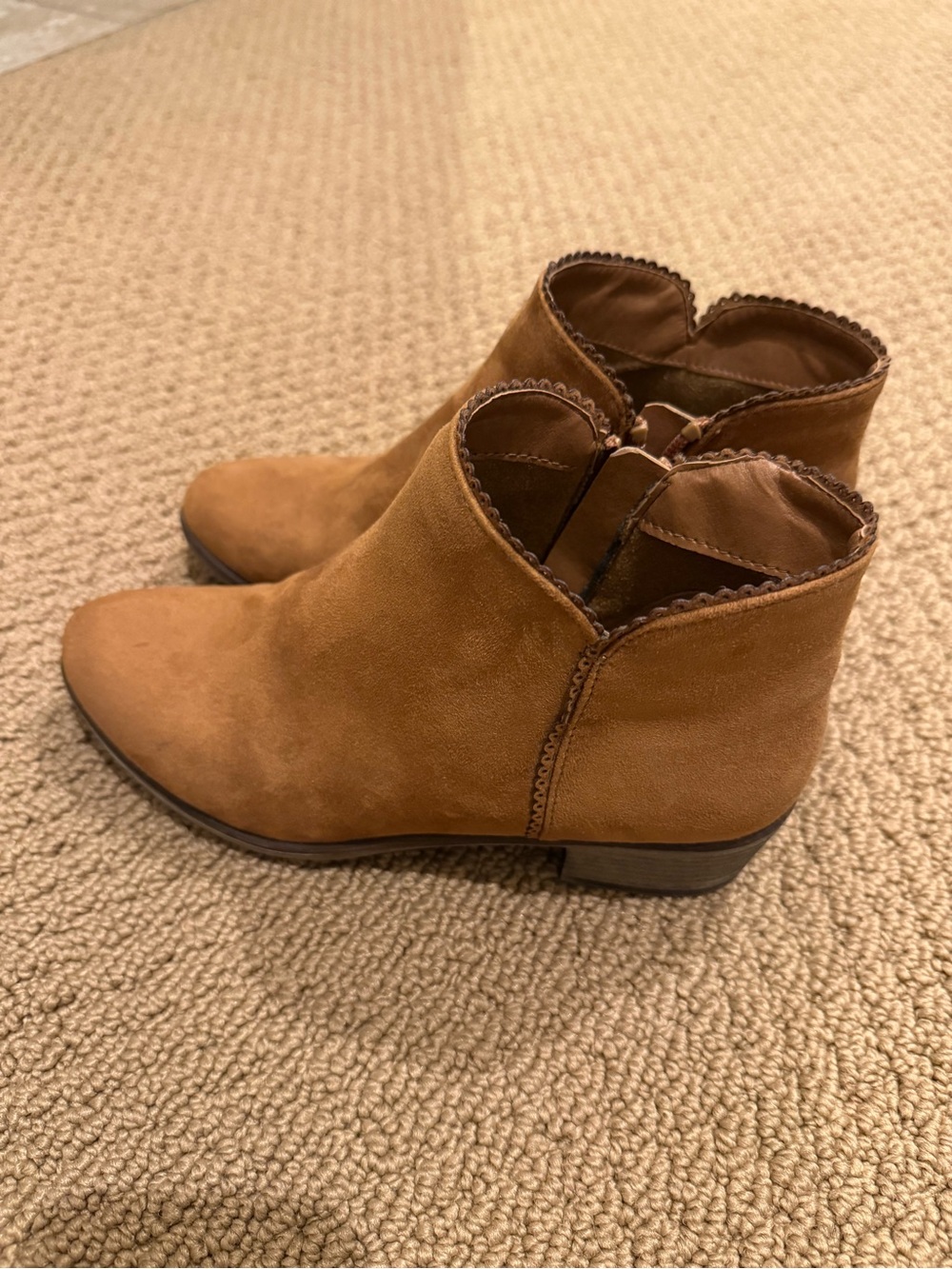 Girl’s Tan Suede Ankle Boots size 4.5